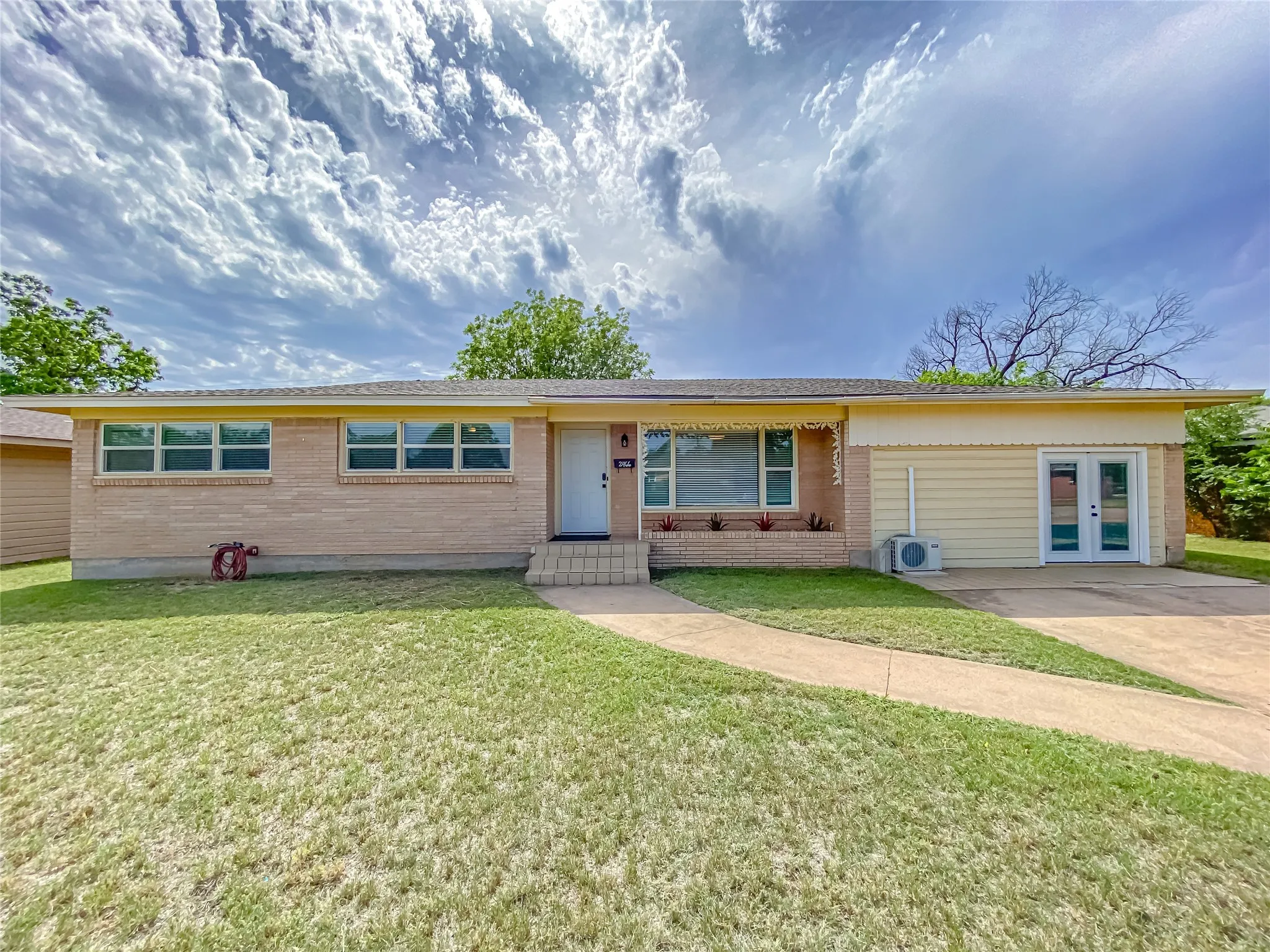Single Family Residence For Sale in Taylor County , 2466 Garfield Avenue, Abilene, Texas 79601, 4 Bedroom, 2 Bathroom, Garage spaces, 2,219 Sqft, built in 1955, mls#21421283, Real Estate Agent in Abilene, Homes For Sale in Taylor county, Homes For Sale in Abilene, Realtor in Abilene Texas, Real Estate Brokerage Independent Realty Texas, Luminita Cordes Realtor