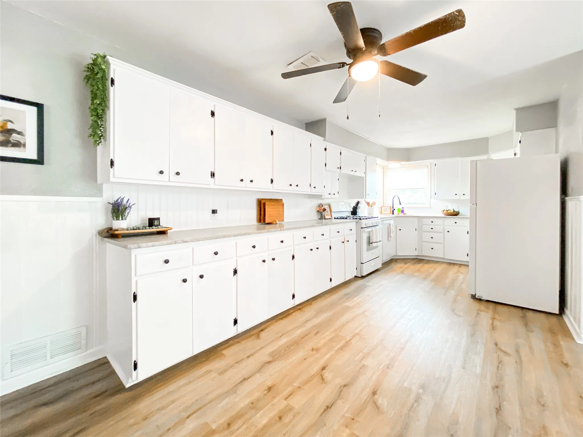 Single Family Residence For Sale in Taylor County , 2466 Garfield Avenue, Abilene, Texas 79601, 4 Bedroom, 2 Bathroom, Garage spaces, 2,219 Sqft, built in 1955, mls#21421283, Real Estate Agent in Abilene, Homes For Sale in Taylor county, Homes For Sale in Abilene, Realtor in Abilene Texas, Real Estate Brokerage Independent Realty Texas, Luminita Cordes Realtor