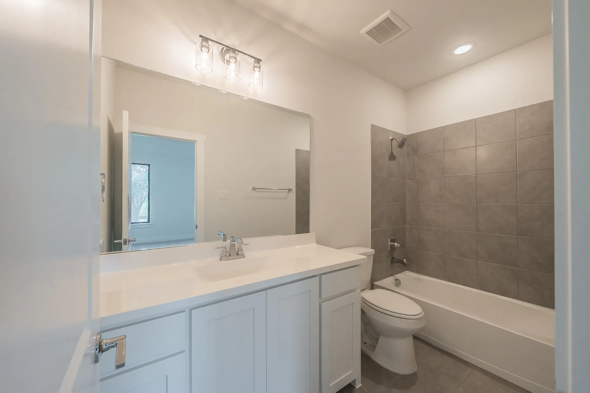 Single Family Residence For Sale in Tarrant County , 5901 Westworth Falls Way, Westworth Village, Texas 76114, 6 Bedroom, 7 Bathroom, 2 Garage spaces, 4,782 Sqft, built in 2022, mls#21421272, Real Estate Agent in Westworth Village, Homes For Sale in Tarrant county, Homes For Sale in Westworth Village, Realtor in Westworth Village Texas, Real Estate Brokerage Independent Realty Texas, Luminita Cordes Realtor