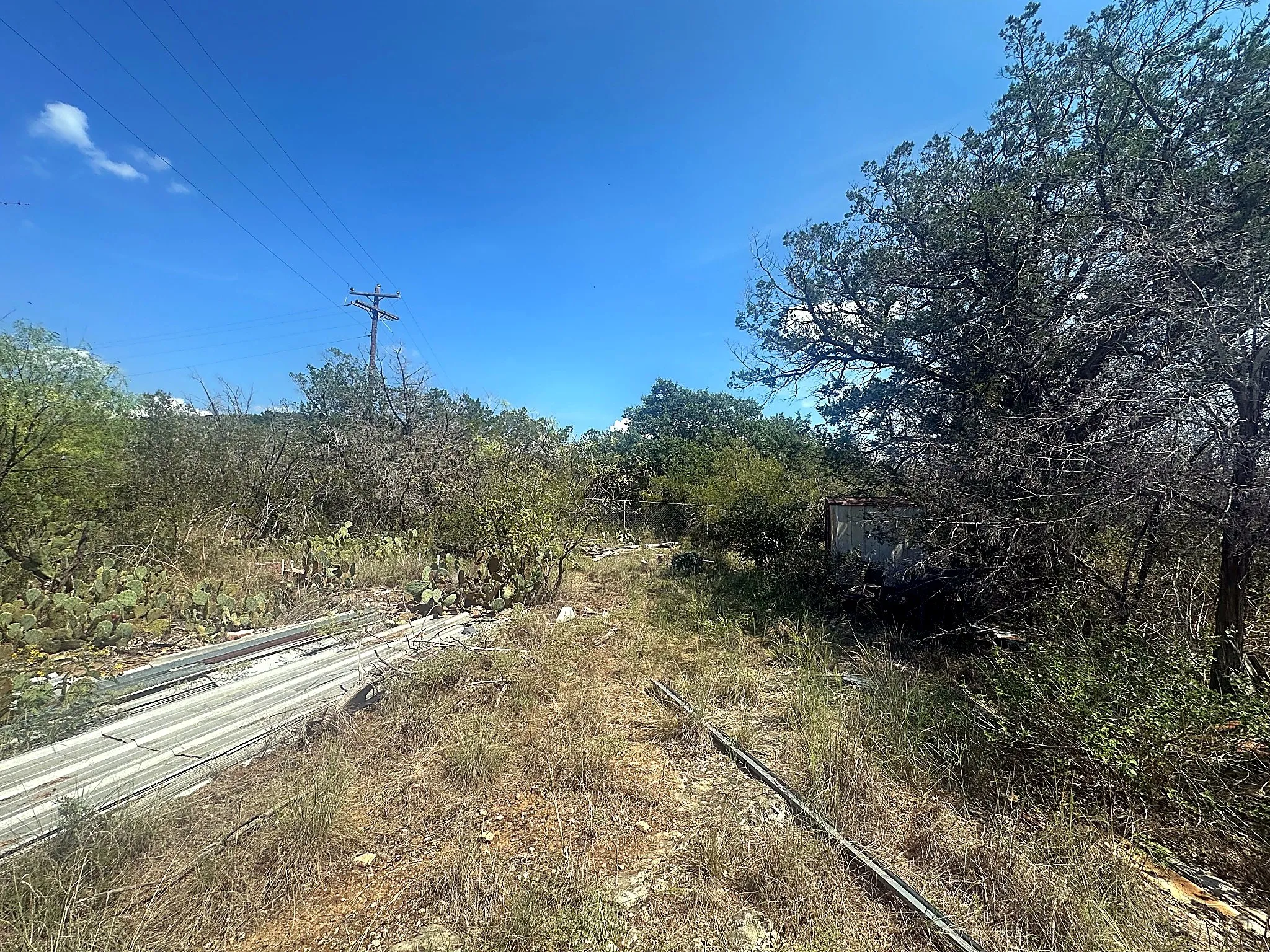 Single Family Residence For Sale in Burnet County , 305 Mc Kay Road, Burnet, Texas 78611, 2 Bedroom, 2 Bathroom, 1 Garage spaces, 2,313 Sqft, built in 1971, mls#21420167, Real Estate Agent in Burnet, Homes For Sale in Burnet county, Homes For Sale in Burnet, Realtor in Burnet Texas, Real Estate Brokerage Independent Realty Texas, Luminita Cordes Realtor