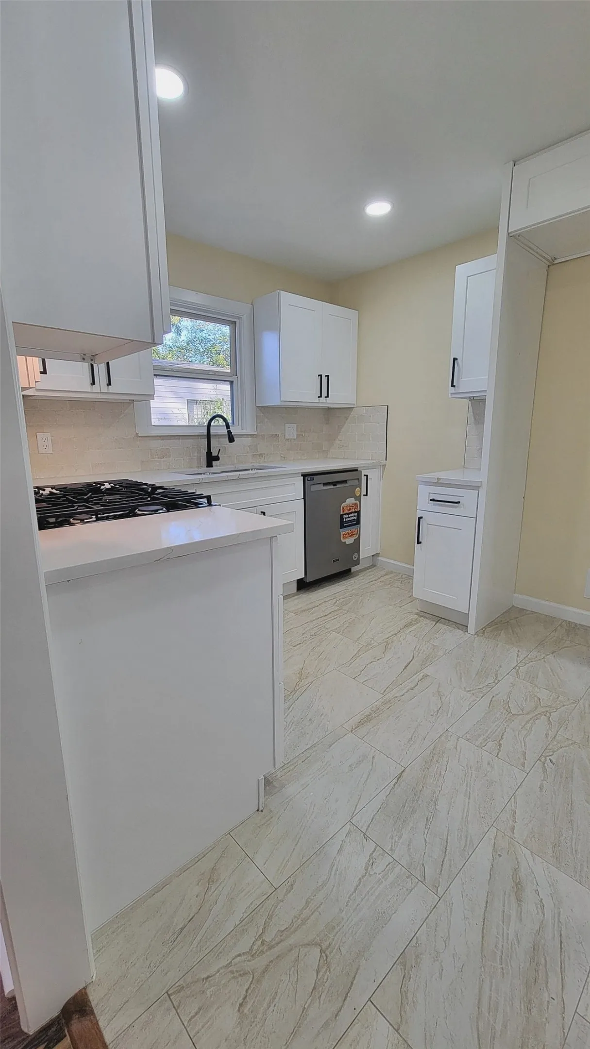 Single Family Residence For Sale in Tarrant County , 2845 Hunter Street, Fort Worth, Texas 76112, 3 Bedroom, 2 Bathroom, Garage spaces, 1,079 Sqft, built in 1951, mls#21421298, Real Estate Agent in Fort Worth, Homes For Sale in Tarrant county, Homes For Sale in Fort Worth, Realtor in Fort Worth Texas, Real Estate Brokerage Independent Realty Texas, Luminita Cordes Realtor