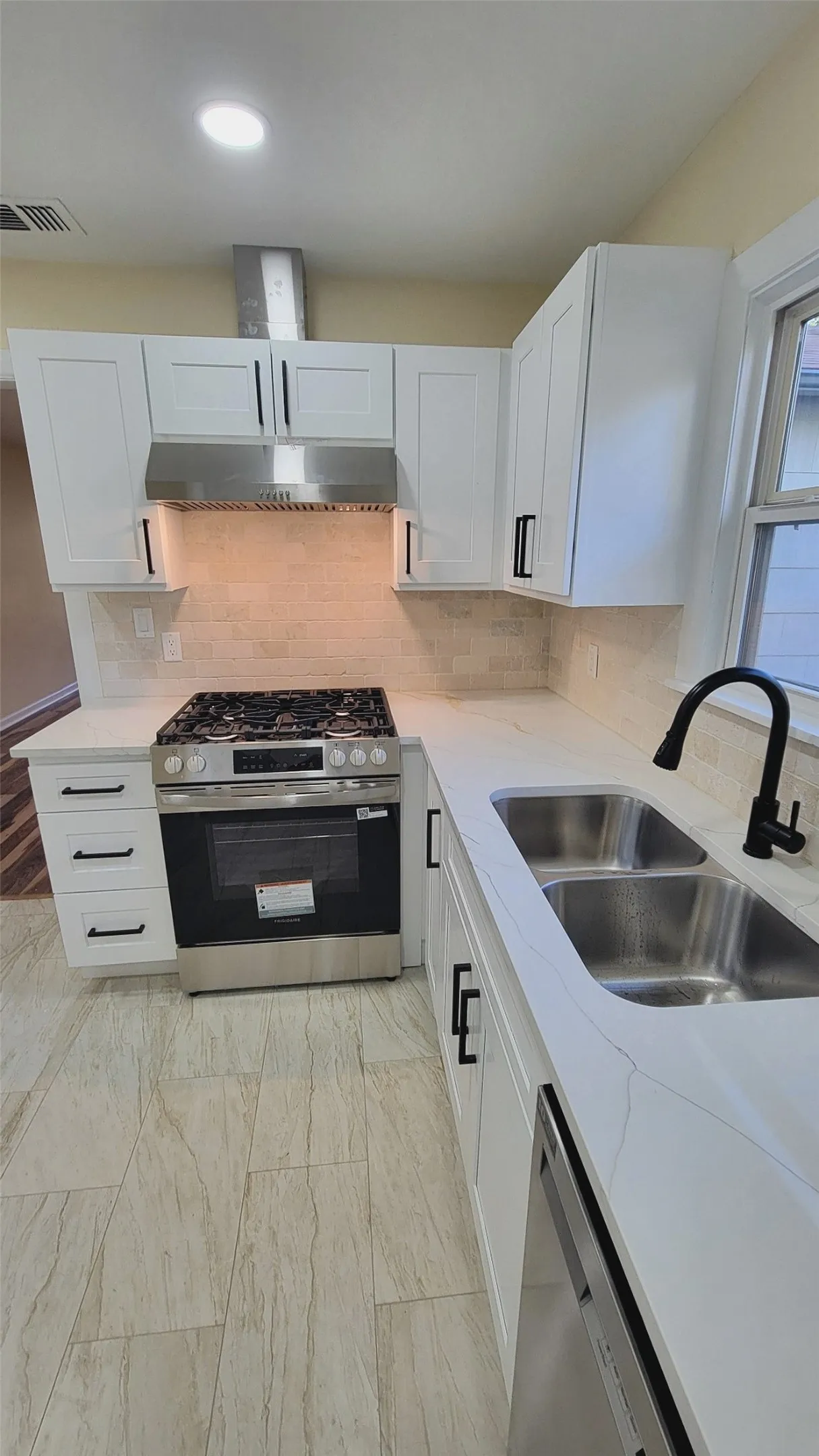 Single Family Residence For Sale in Tarrant County , 2845 Hunter Street, Fort Worth, Texas 76112, 3 Bedroom, 2 Bathroom, Garage spaces, 1,079 Sqft, built in 1951, mls#21421298, Real Estate Agent in Fort Worth, Homes For Sale in Tarrant county, Homes For Sale in Fort Worth, Realtor in Fort Worth Texas, Real Estate Brokerage Independent Realty Texas, Luminita Cordes Realtor