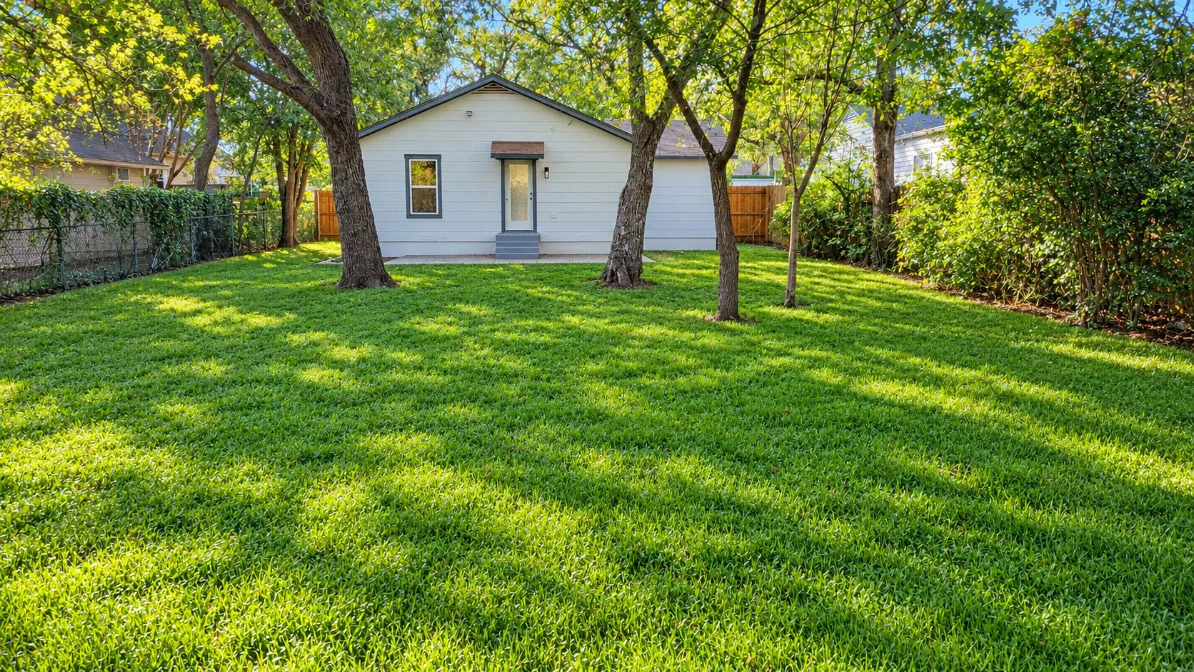 Single Family Residence For Sale in Tarrant County , 2845 Hunter Street, Fort Worth, Texas 76112, 3 Bedroom, 2 Bathroom, Garage spaces, 1,079 Sqft, built in 1951, mls#21421298, Real Estate Agent in Fort Worth, Homes For Sale in Tarrant county, Homes For Sale in Fort Worth, Realtor in Fort Worth Texas, Real Estate Brokerage Independent Realty Texas, Luminita Cordes Realtor