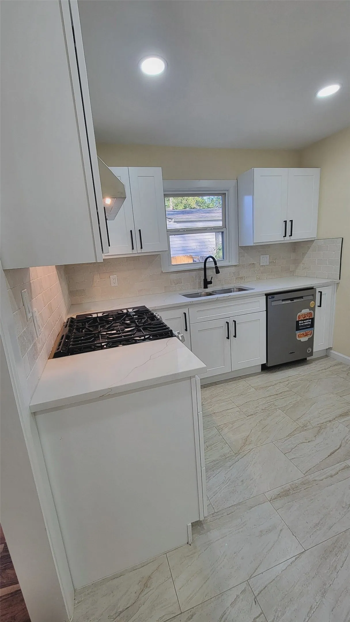 Single Family Residence For Sale in Tarrant County , 2845 Hunter Street, Fort Worth, Texas 76112, 3 Bedroom, 2 Bathroom, Garage spaces, 1,079 Sqft, built in 1951, mls#21421298, Real Estate Agent in Fort Worth, Homes For Sale in Tarrant county, Homes For Sale in Fort Worth, Realtor in Fort Worth Texas, Real Estate Brokerage Independent Realty Texas, Luminita Cordes Realtor