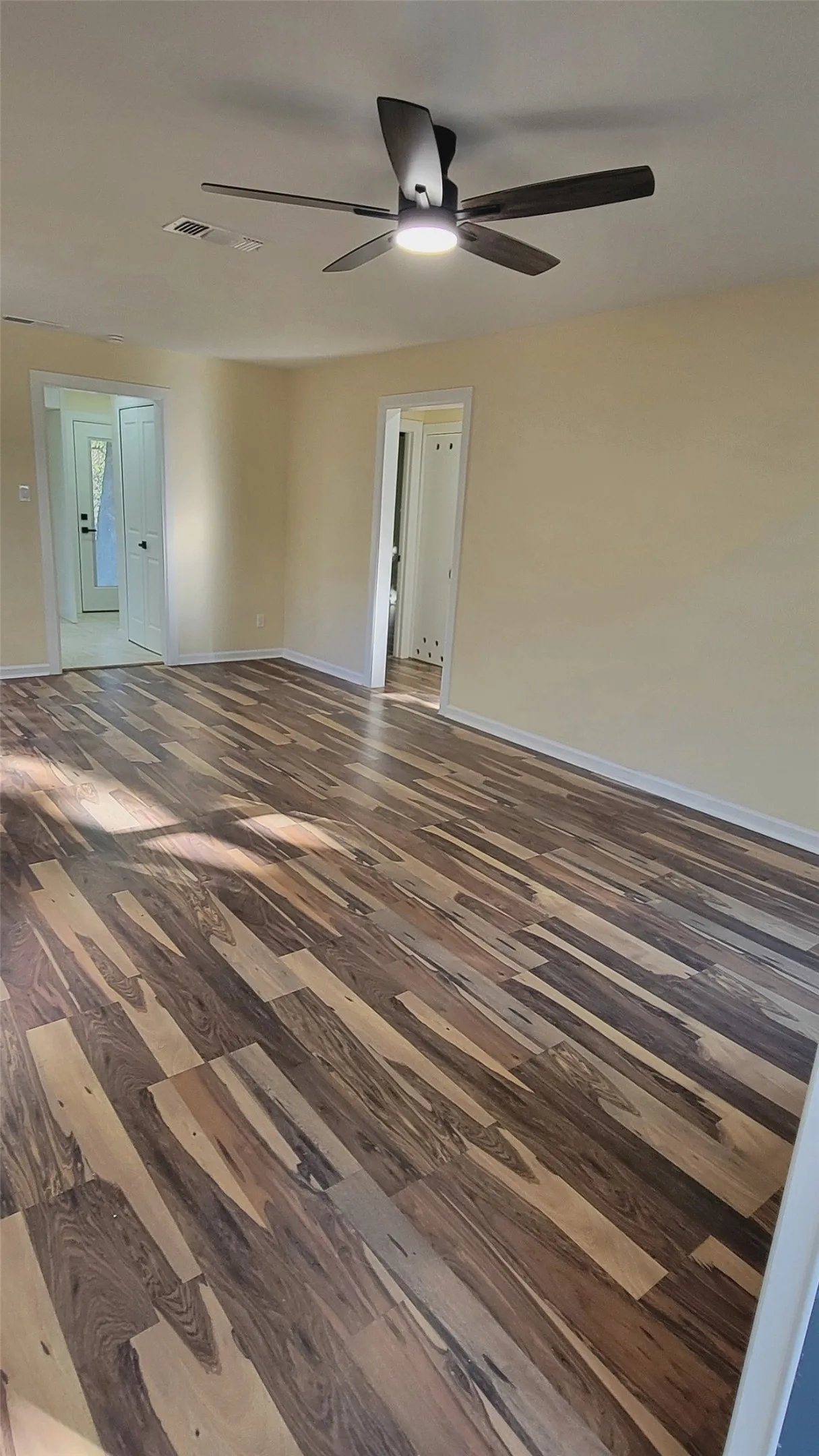 Single Family Residence For Sale in Tarrant County , 2845 Hunter Street, Fort Worth, Texas 76112, 3 Bedroom, 2 Bathroom, Garage spaces, 1,079 Sqft, built in 1951, mls#21421298, Real Estate Agent in Fort Worth, Homes For Sale in Tarrant county, Homes For Sale in Fort Worth, Realtor in Fort Worth Texas, Real Estate Brokerage Independent Realty Texas, Luminita Cordes Realtor