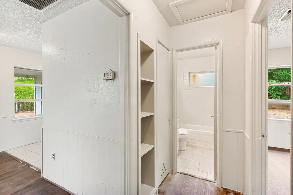 Single Family Residence For Sale in Morris County , 241 Byrne Avenue, Lone Star, Texas 75668, 2 Bedroom, 1 Bathroom, Garage spaces, 714 Sqft, built in 1955, mls#21399062, Real Estate Agent in Lone Star, Homes For Sale in Morris county, Homes For Sale in Lone Star, Realtor in Lone Star Texas, Real Estate Brokerage Independent Realty Texas, Luminita Cordes Realtor