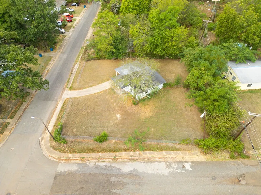 Single Family Residence For Sale in Morris County , 241 Byrne Avenue, Lone Star, Texas 75668, 2 Bedroom, 1 Bathroom, Garage spaces, 714 Sqft, built in 1955, mls#21399062, Real Estate Agent in Lone Star, Homes For Sale in Morris county, Homes For Sale in Lone Star, Realtor in Lone Star Texas, Real Estate Brokerage Independent Realty Texas, Luminita Cordes Realtor