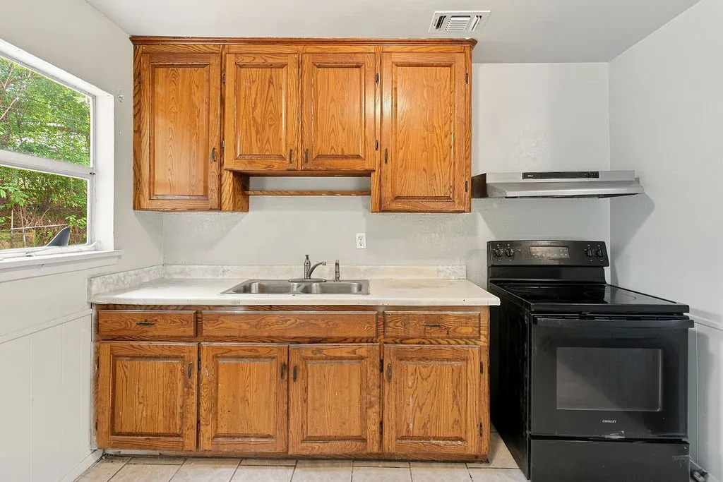 Single Family Residence For Sale in Morris County , 241 Byrne Avenue, Lone Star, Texas 75668, 2 Bedroom, 1 Bathroom, Garage spaces, 714 Sqft, built in 1955, mls#21399062, Real Estate Agent in Lone Star, Homes For Sale in Morris county, Homes For Sale in Lone Star, Realtor in Lone Star Texas, Real Estate Brokerage Independent Realty Texas, Luminita Cordes Realtor