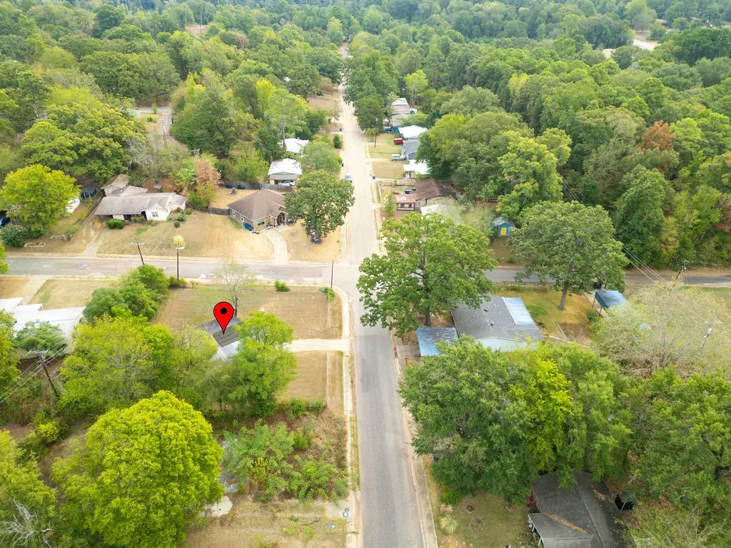 Single Family Residence For Sale in Morris County , 241 Byrne Avenue, Lone Star, Texas 75668, 2 Bedroom, 1 Bathroom, Garage spaces, 714 Sqft, built in 1955, mls#21399062, Real Estate Agent in Lone Star, Homes For Sale in Morris county, Homes For Sale in Lone Star, Realtor in Lone Star Texas, Real Estate Brokerage Independent Realty Texas, Luminita Cordes Realtor