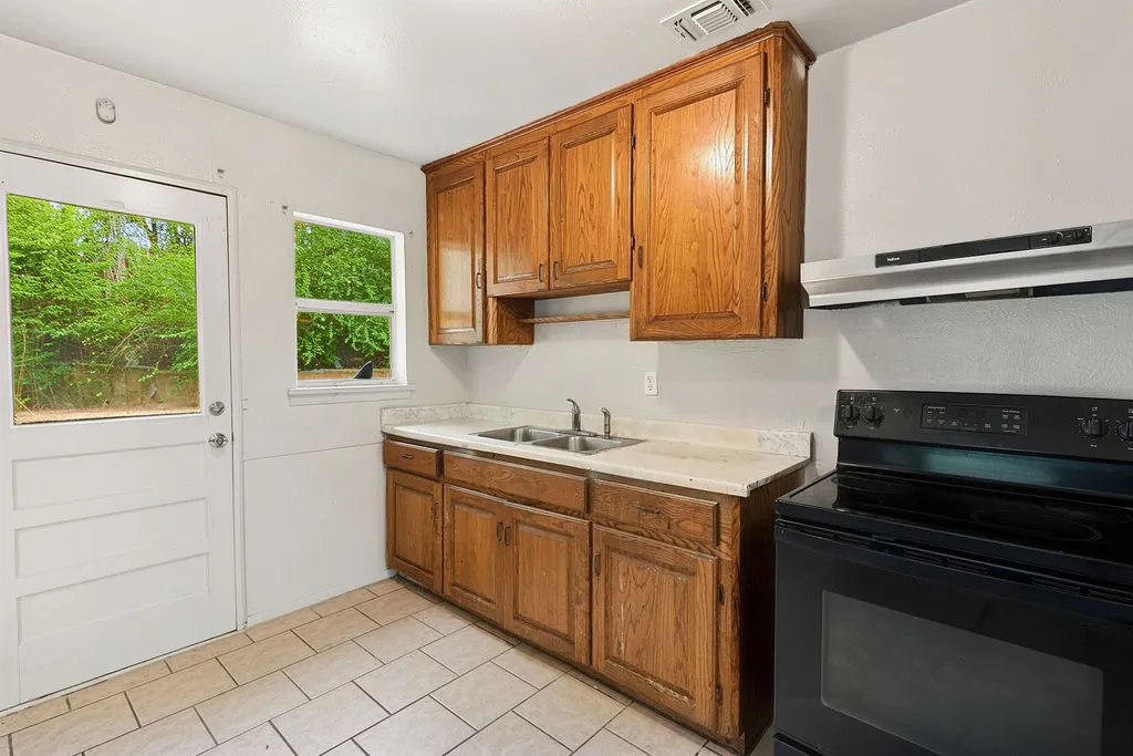 Single Family Residence For Sale in Morris County , 241 Byrne Avenue, Lone Star, Texas 75668, 2 Bedroom, 1 Bathroom, Garage spaces, 714 Sqft, built in 1955, mls#21399062, Real Estate Agent in Lone Star, Homes For Sale in Morris county, Homes For Sale in Lone Star, Realtor in Lone Star Texas, Real Estate Brokerage Independent Realty Texas, Luminita Cordes Realtor