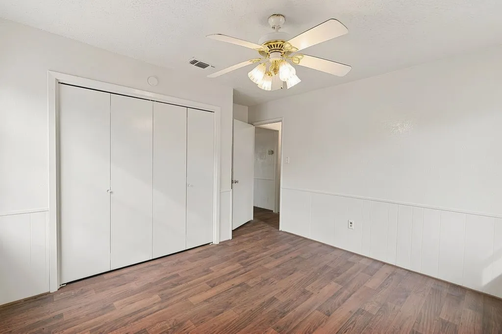 Single Family Residence For Sale in Morris County , 241 Byrne Avenue, Lone Star, Texas 75668, 2 Bedroom, 1 Bathroom, Garage spaces, 714 Sqft, built in 1955, mls#21399062, Real Estate Agent in Lone Star, Homes For Sale in Morris county, Homes For Sale in Lone Star, Realtor in Lone Star Texas, Real Estate Brokerage Independent Realty Texas, Luminita Cordes Realtor