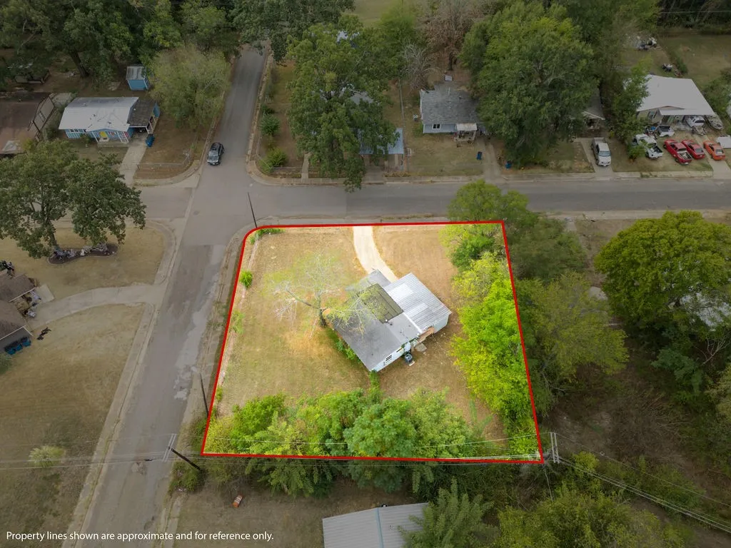Single Family Residence For Sale in Morris County , 241 Byrne Avenue, Lone Star, Texas 75668, 2 Bedroom, 1 Bathroom, Garage spaces, 714 Sqft, built in 1955, mls#21399062, Real Estate Agent in Lone Star, Homes For Sale in Morris county, Homes For Sale in Lone Star, Realtor in Lone Star Texas, Real Estate Brokerage Independent Realty Texas, Luminita Cordes Realtor