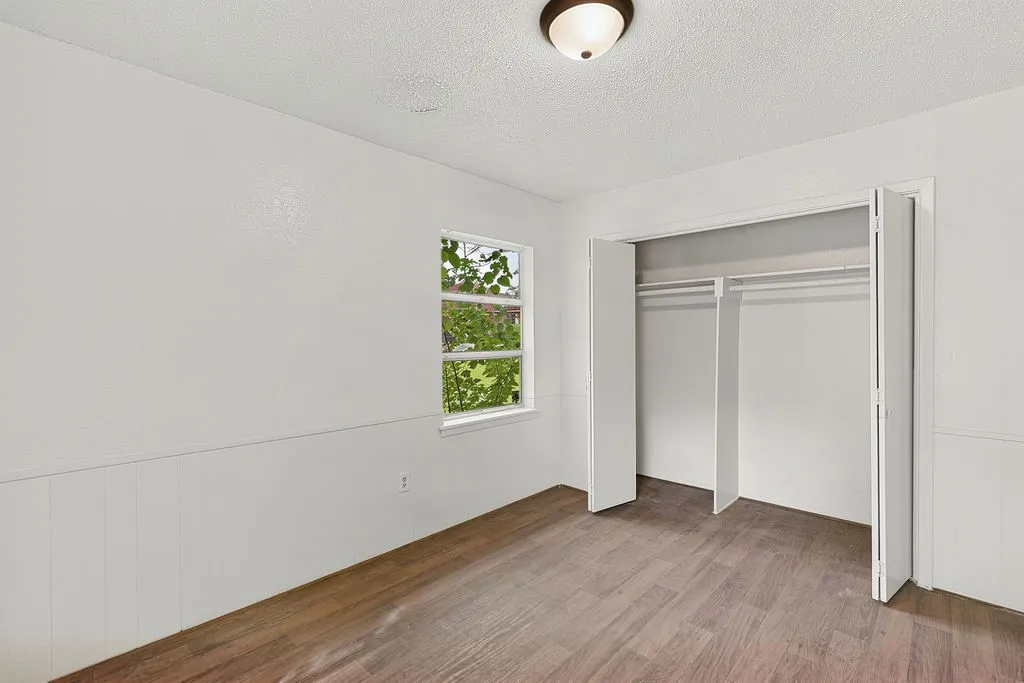 Single Family Residence For Sale in Morris County , 241 Byrne Avenue, Lone Star, Texas 75668, 2 Bedroom, 1 Bathroom, Garage spaces, 714 Sqft, built in 1955, mls#21399062, Real Estate Agent in Lone Star, Homes For Sale in Morris county, Homes For Sale in Lone Star, Realtor in Lone Star Texas, Real Estate Brokerage Independent Realty Texas, Luminita Cordes Realtor