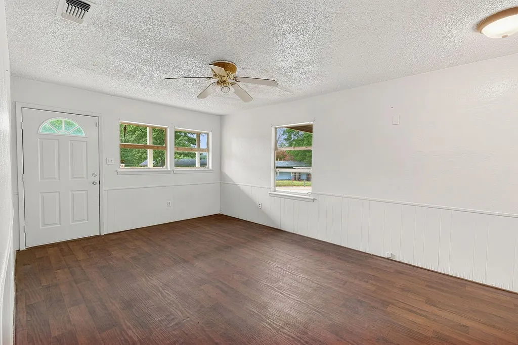 Single Family Residence For Sale in Morris County , 241 Byrne Avenue, Lone Star, Texas 75668, 2 Bedroom, 1 Bathroom, Garage spaces, 714 Sqft, built in 1955, mls#21399062, Real Estate Agent in Lone Star, Homes For Sale in Morris county, Homes For Sale in Lone Star, Realtor in Lone Star Texas, Real Estate Brokerage Independent Realty Texas, Luminita Cordes Realtor