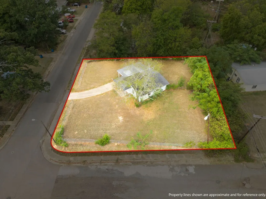 Single Family Residence For Sale in Morris County , 241 Byrne Avenue, Lone Star, Texas 75668, 2 Bedroom, 1 Bathroom, Garage spaces, 714 Sqft, built in 1955, mls#21399062, Real Estate Agent in Lone Star, Homes For Sale in Morris county, Homes For Sale in Lone Star, Realtor in Lone Star Texas, Real Estate Brokerage Independent Realty Texas, Luminita Cordes Realtor