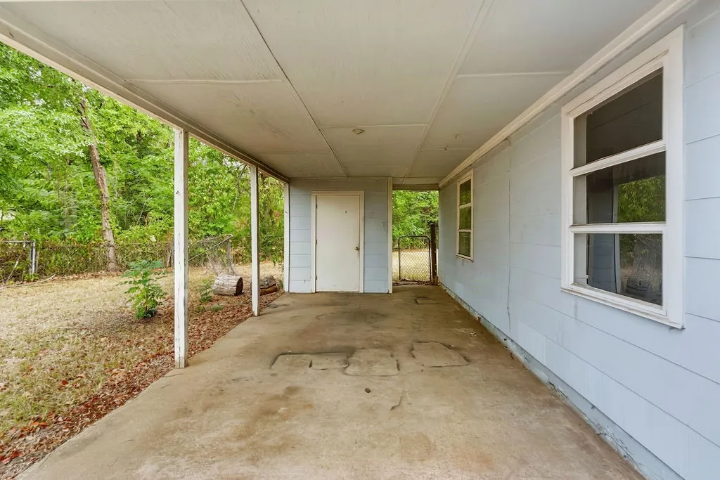 Single Family Residence For Sale in Morris County , 241 Byrne Avenue, Lone Star, Texas 75668, 2 Bedroom, 1 Bathroom, Garage spaces, 714 Sqft, built in 1955, mls#21399062, Real Estate Agent in Lone Star, Homes For Sale in Morris county, Homes For Sale in Lone Star, Realtor in Lone Star Texas, Real Estate Brokerage Independent Realty Texas, Luminita Cordes Realtor