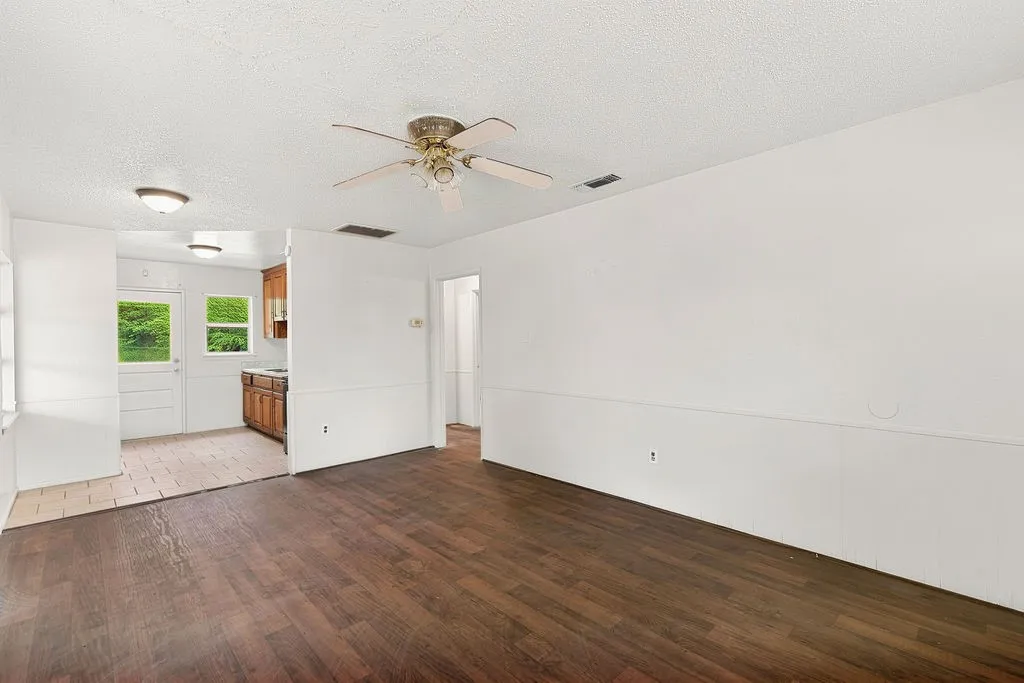 Single Family Residence For Sale in Morris County , 241 Byrne Avenue, Lone Star, Texas 75668, 2 Bedroom, 1 Bathroom, Garage spaces, 714 Sqft, built in 1955, mls#21399062, Real Estate Agent in Lone Star, Homes For Sale in Morris county, Homes For Sale in Lone Star, Realtor in Lone Star Texas, Real Estate Brokerage Independent Realty Texas, Luminita Cordes Realtor