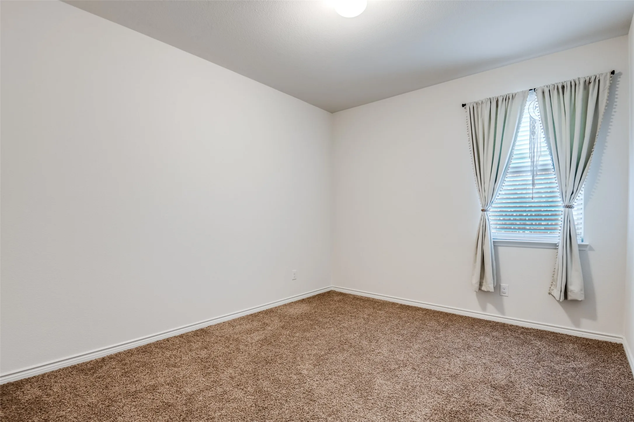 Single Family Residence For Rent in Rockwall County , 905 Philadelphia Street, Fate, Texas 75189, 4 Bedroom, 2 Bathroom, 2 Garage spaces, 2,153 Sqft, built in 2020, mls#21421301, Real Estate Agent in Fate, Homes For Rent in Rockwall county, Homes For Rent in Fate, Realtor in Fate Texas, Real Estate Brokerage Independent Realty Texas, Luminita Cordes Realtor