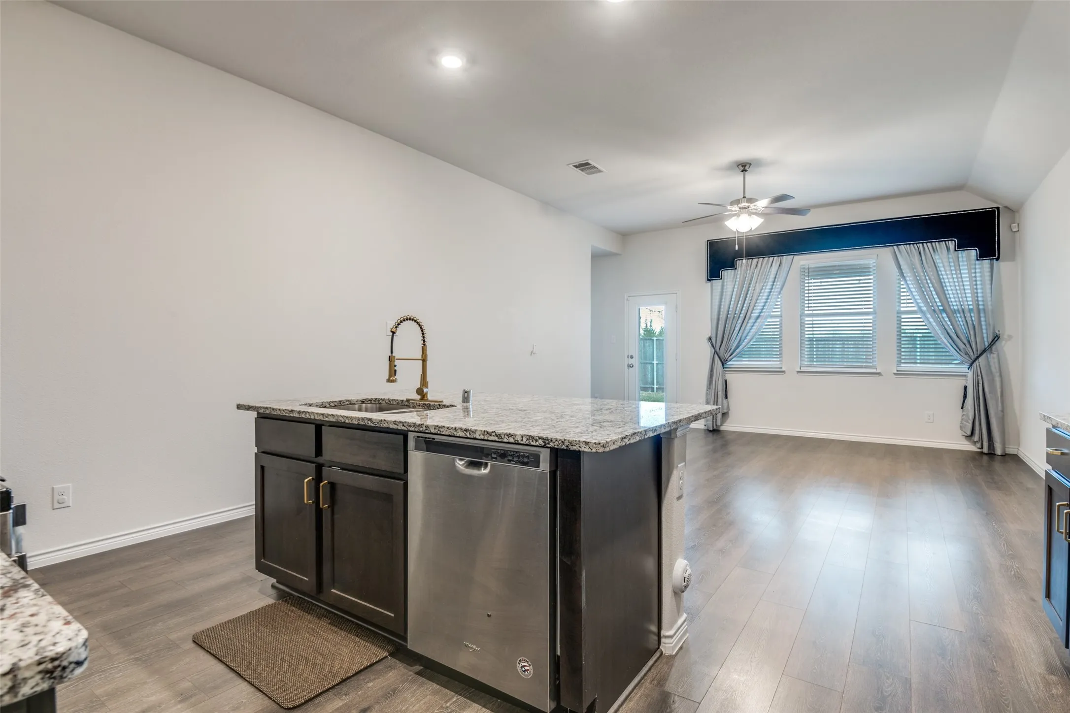 Single Family Residence For Rent in Rockwall County , 905 Philadelphia Street, Fate, Texas 75189, 4 Bedroom, 2 Bathroom, 2 Garage spaces, 2,153 Sqft, built in 2020, mls#21421301, Real Estate Agent in Fate, Homes For Rent in Rockwall county, Homes For Rent in Fate, Realtor in Fate Texas, Real Estate Brokerage Independent Realty Texas, Luminita Cordes Realtor