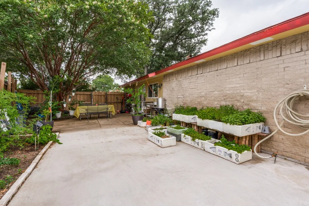 Single Family Residence For Rent in Denton County , 2946 Lockwood Drive, Carrollton, Texas 75007, 3 Bedroom, 2 Bathroom, 2 Garage spaces, 1,472 Sqft, built in 1972, mls#21421306, Real Estate Agent in Carrollton, Homes For Rent in Denton county, Homes For Rent in Carrollton, Realtor in Carrollton Texas, Real Estate Brokerage Independent Realty Texas, Luminita Cordes Realtor