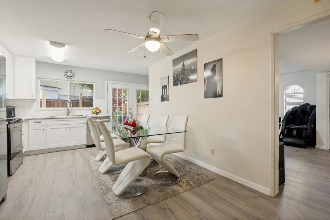 Single Family Residence For Rent in Denton County , 2946 Lockwood Drive, Carrollton, Texas 75007, 3 Bedroom, 2 Bathroom, 2 Garage spaces, 1,472 Sqft, built in 1972, mls#21421306, Real Estate Agent in Carrollton, Homes For Rent in Denton county, Homes For Rent in Carrollton, Realtor in Carrollton Texas, Real Estate Brokerage Independent Realty Texas, Luminita Cordes Realtor
