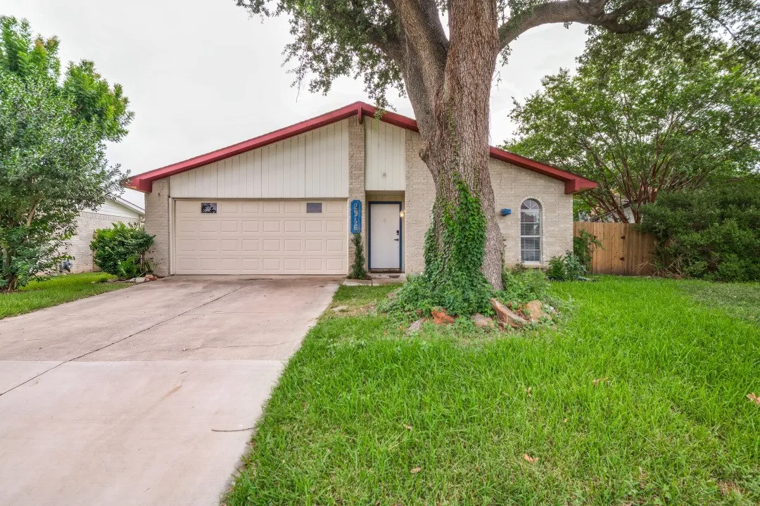 Single Family Residence For Rent in Denton County , 2946 Lockwood Drive, Carrollton, Texas 75007, 3 Bedroom, 2 Bathroom, 2 Garage spaces, 1,472 Sqft, built in 1972, mls#21421306, Real Estate Agent in Carrollton, Homes For Rent in Denton county, Homes For Rent in Carrollton, Realtor in Carrollton Texas, Real Estate Brokerage Independent Realty Texas, Luminita Cordes Realtor