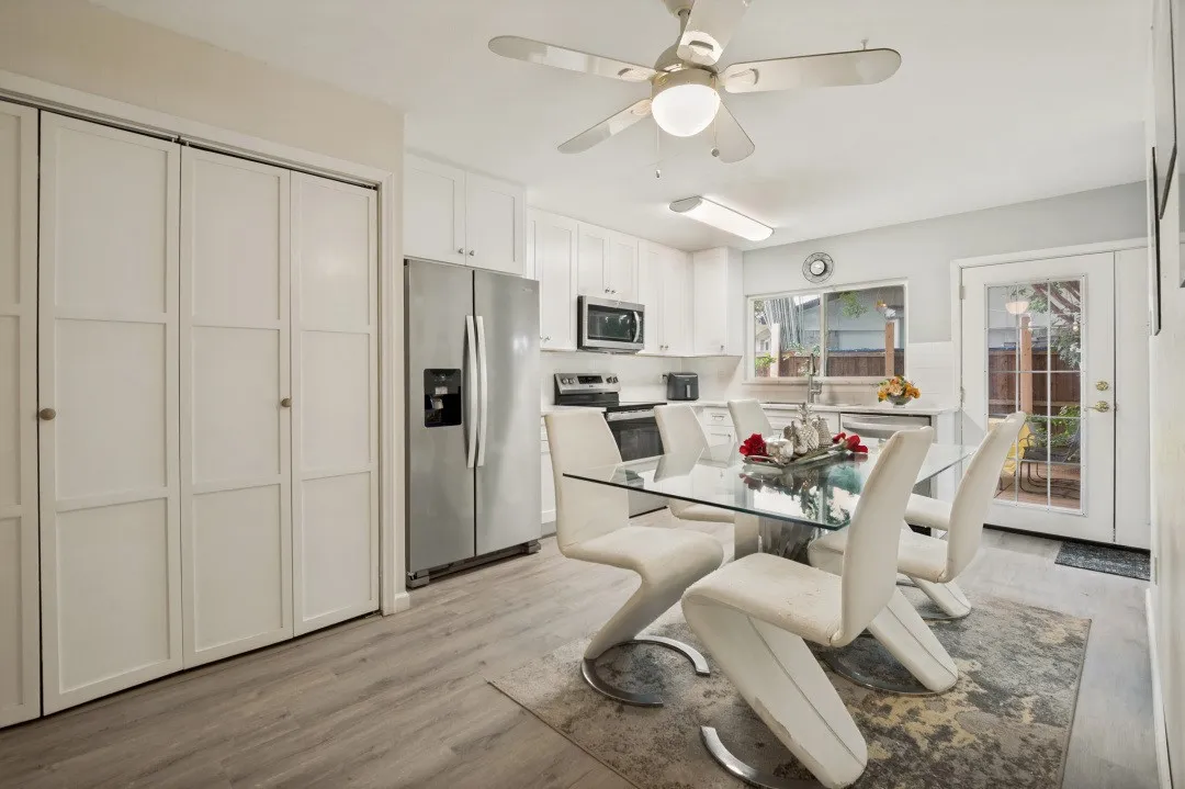 Single Family Residence For Rent in Denton County , 2946 Lockwood Drive, Carrollton, Texas 75007, 3 Bedroom, 2 Bathroom, 2 Garage spaces, 1,472 Sqft, built in 1972, mls#21421306, Real Estate Agent in Carrollton, Homes For Rent in Denton county, Homes For Rent in Carrollton, Realtor in Carrollton Texas, Real Estate Brokerage Independent Realty Texas, Luminita Cordes Realtor