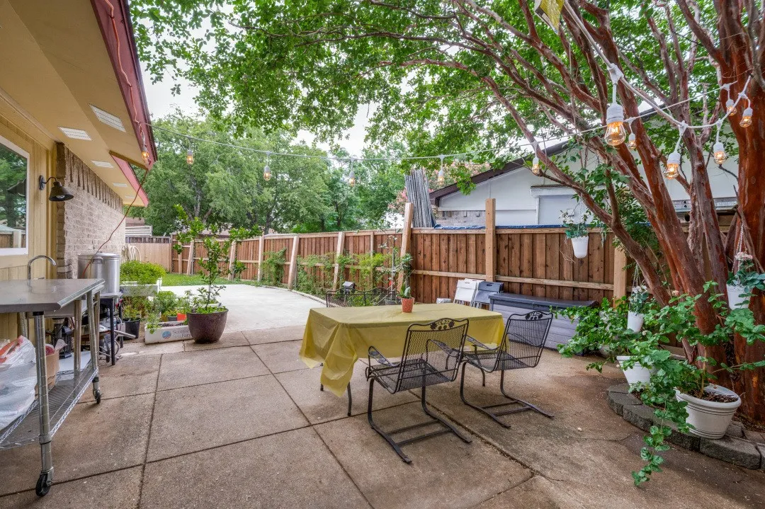 Single Family Residence For Rent in Denton County , 2946 Lockwood Drive, Carrollton, Texas 75007, 3 Bedroom, 2 Bathroom, 2 Garage spaces, 1,472 Sqft, built in 1972, mls#21421306, Real Estate Agent in Carrollton, Homes For Rent in Denton county, Homes For Rent in Carrollton, Realtor in Carrollton Texas, Real Estate Brokerage Independent Realty Texas, Luminita Cordes Realtor