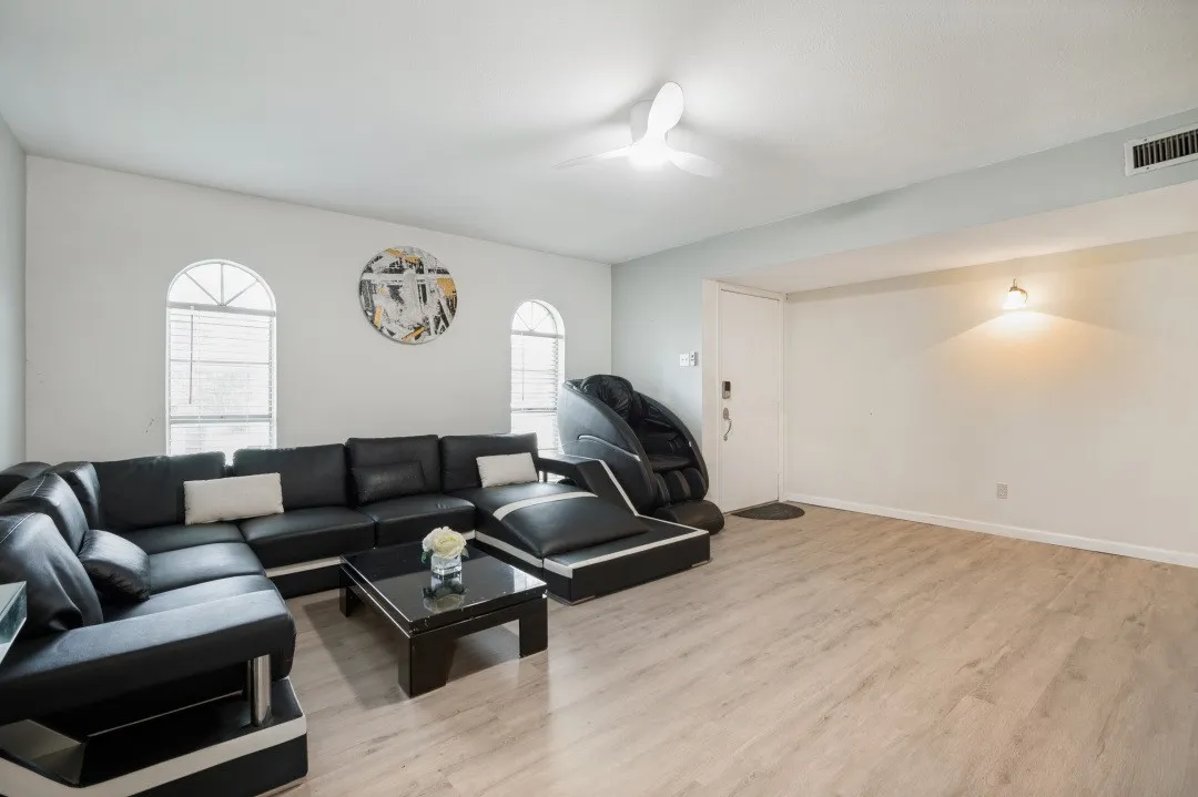 Single Family Residence For Rent in Denton County , 2946 Lockwood Drive, Carrollton, Texas 75007, 3 Bedroom, 2 Bathroom, 2 Garage spaces, 1,472 Sqft, built in 1972, mls#21421306, Real Estate Agent in Carrollton, Homes For Rent in Denton county, Homes For Rent in Carrollton, Realtor in Carrollton Texas, Real Estate Brokerage Independent Realty Texas, Luminita Cordes Realtor