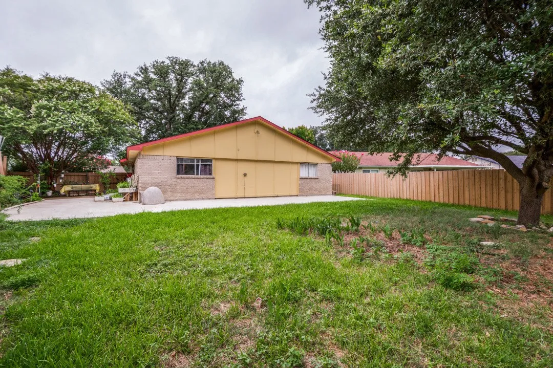 Single Family Residence For Rent in Denton County , 2946 Lockwood Drive, Carrollton, Texas 75007, 3 Bedroom, 2 Bathroom, 2 Garage spaces, 1,472 Sqft, built in 1972, mls#21421306, Real Estate Agent in Carrollton, Homes For Rent in Denton county, Homes For Rent in Carrollton, Realtor in Carrollton Texas, Real Estate Brokerage Independent Realty Texas, Luminita Cordes Realtor