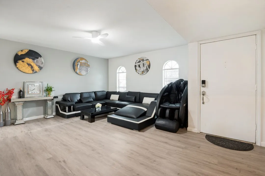 Single Family Residence For Rent in Denton County , 2946 Lockwood Drive, Carrollton, Texas 75007, 3 Bedroom, 2 Bathroom, 2 Garage spaces, 1,472 Sqft, built in 1972, mls#21421306, Real Estate Agent in Carrollton, Homes For Rent in Denton county, Homes For Rent in Carrollton, Realtor in Carrollton Texas, Real Estate Brokerage Independent Realty Texas, Luminita Cordes Realtor
