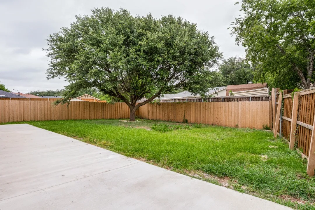 Single Family Residence For Rent in Denton County , 2946 Lockwood Drive, Carrollton, Texas 75007, 3 Bedroom, 2 Bathroom, 2 Garage spaces, 1,472 Sqft, built in 1972, mls#21421306, Real Estate Agent in Carrollton, Homes For Rent in Denton county, Homes For Rent in Carrollton, Realtor in Carrollton Texas, Real Estate Brokerage Independent Realty Texas, Luminita Cordes Realtor