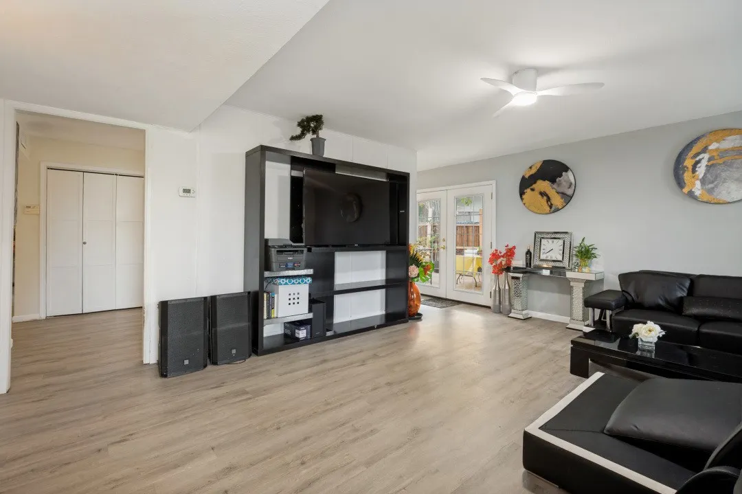 Single Family Residence For Rent in Denton County , 2946 Lockwood Drive, Carrollton, Texas 75007, 3 Bedroom, 2 Bathroom, 2 Garage spaces, 1,472 Sqft, built in 1972, mls#21421306, Real Estate Agent in Carrollton, Homes For Rent in Denton county, Homes For Rent in Carrollton, Realtor in Carrollton Texas, Real Estate Brokerage Independent Realty Texas, Luminita Cordes Realtor