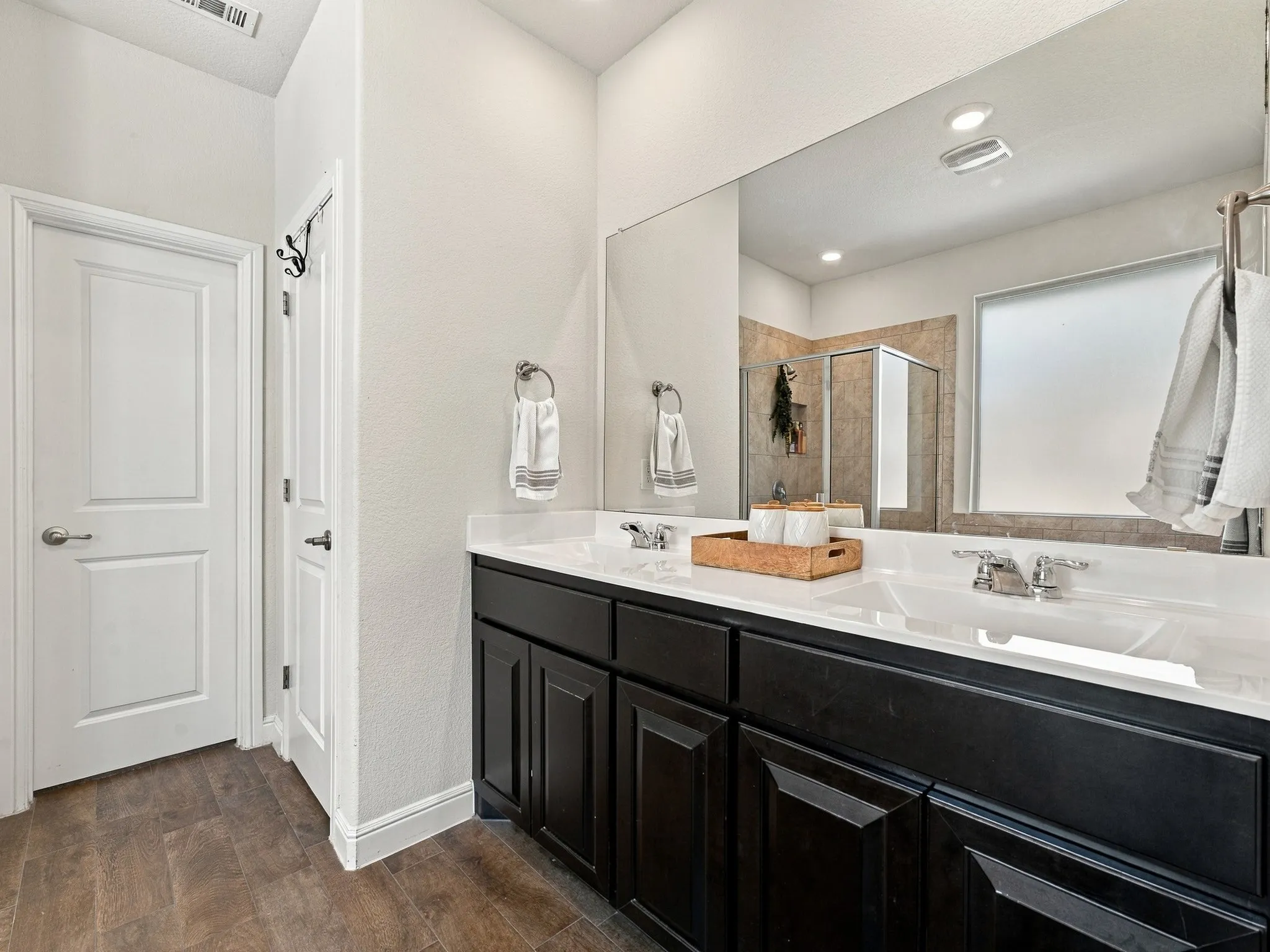 Single Family Residence For Sale in Hood County , 1505 Seabiscuit Drive, Granbury, Texas 76049, 3 Bedroom, 2 Bathroom, 2 Garage spaces, 1,694 Sqft, built in 2020, mls#21418949, Real Estate Agent in Granbury, Homes For Sale in Hood county, Homes For Sale in Granbury, Realtor in Granbury Texas, Real Estate Brokerage Independent Realty Texas, Luminita Cordes Realtor