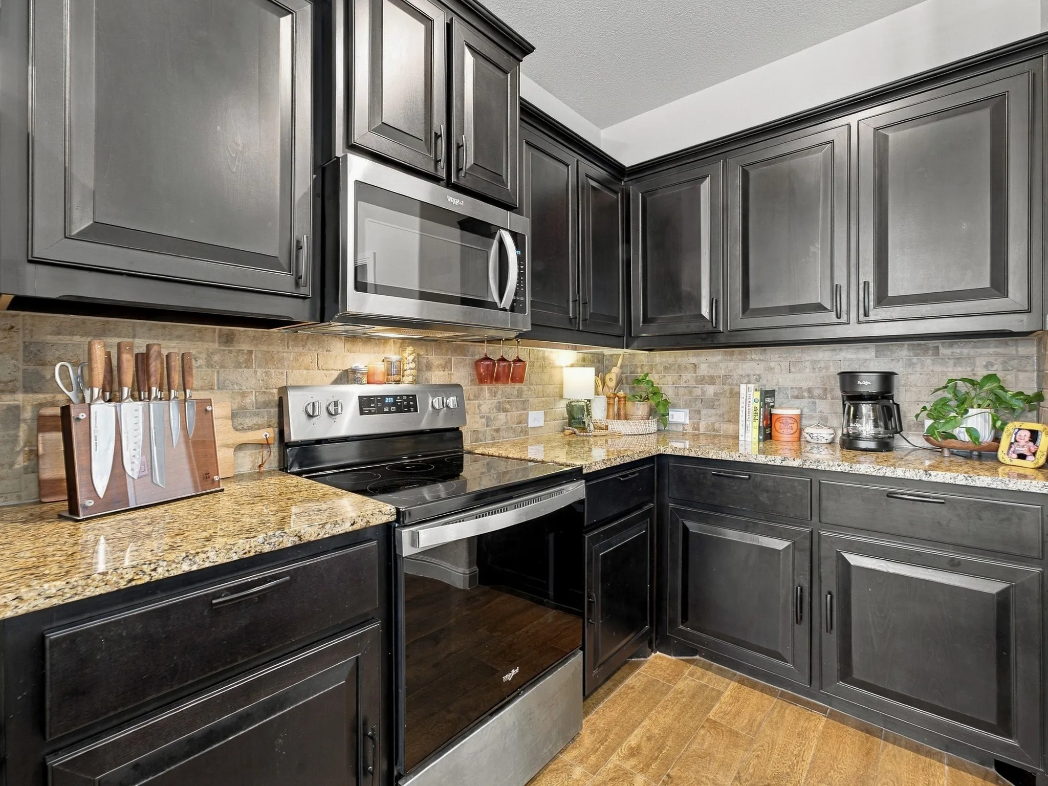 Single Family Residence For Sale in Hood County , 1505 Seabiscuit Drive, Granbury, Texas 76049, 3 Bedroom, 2 Bathroom, 2 Garage spaces, 1,694 Sqft, built in 2020, mls#21418949, Real Estate Agent in Granbury, Homes For Sale in Hood county, Homes For Sale in Granbury, Realtor in Granbury Texas, Real Estate Brokerage Independent Realty Texas, Luminita Cordes Realtor
