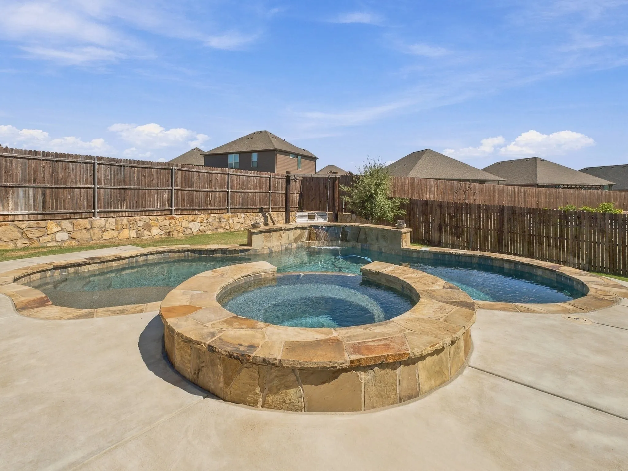 Single Family Residence For Sale in Hood County , 1505 Seabiscuit Drive, Granbury, Texas 76049, 3 Bedroom, 2 Bathroom, 2 Garage spaces, 1,694 Sqft, built in 2020, mls#21418949, Real Estate Agent in Granbury, Homes For Sale in Hood county, Homes For Sale in Granbury, Realtor in Granbury Texas, Real Estate Brokerage Independent Realty Texas, Luminita Cordes Realtor