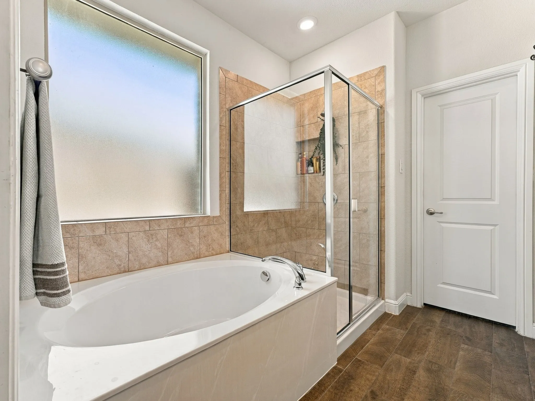 Single Family Residence For Sale in Hood County , 1505 Seabiscuit Drive, Granbury, Texas 76049, 3 Bedroom, 2 Bathroom, 2 Garage spaces, 1,694 Sqft, built in 2020, mls#21418949, Real Estate Agent in Granbury, Homes For Sale in Hood county, Homes For Sale in Granbury, Realtor in Granbury Texas, Real Estate Brokerage Independent Realty Texas, Luminita Cordes Realtor