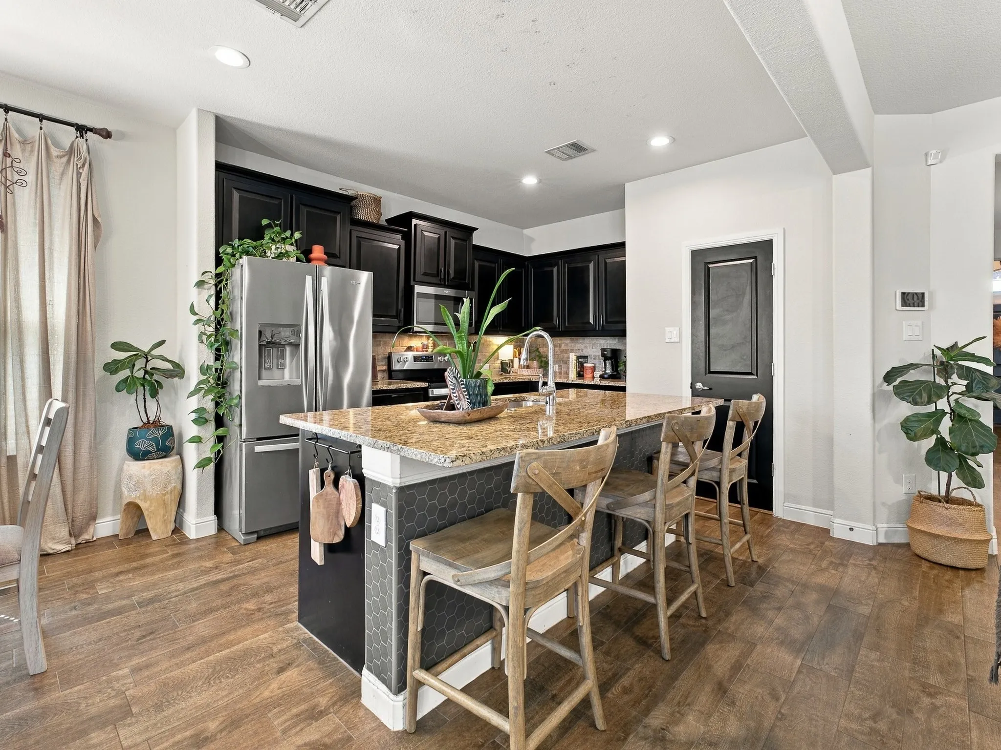 Single Family Residence For Sale in Hood County , 1505 Seabiscuit Drive, Granbury, Texas 76049, 3 Bedroom, 2 Bathroom, 2 Garage spaces, 1,694 Sqft, built in 2020, mls#21418949, Real Estate Agent in Granbury, Homes For Sale in Hood county, Homes For Sale in Granbury, Realtor in Granbury Texas, Real Estate Brokerage Independent Realty Texas, Luminita Cordes Realtor