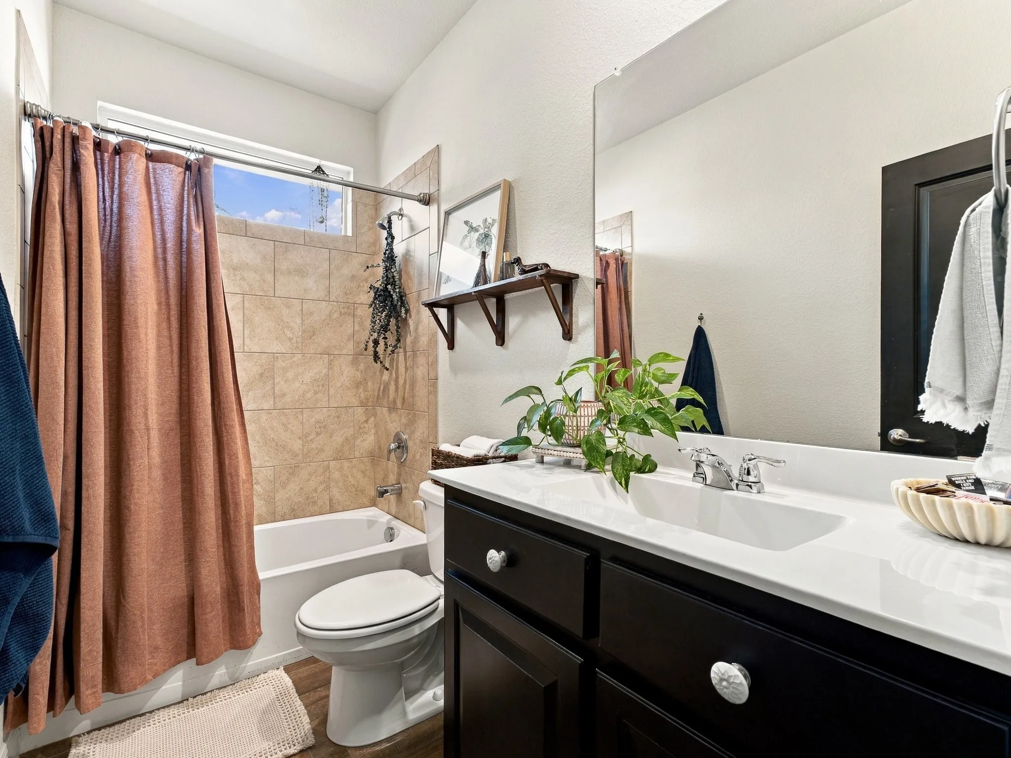 Single Family Residence For Sale in Hood County , 1505 Seabiscuit Drive, Granbury, Texas 76049, 3 Bedroom, 2 Bathroom, 2 Garage spaces, 1,694 Sqft, built in 2020, mls#21418949, Real Estate Agent in Granbury, Homes For Sale in Hood county, Homes For Sale in Granbury, Realtor in Granbury Texas, Real Estate Brokerage Independent Realty Texas, Luminita Cordes Realtor