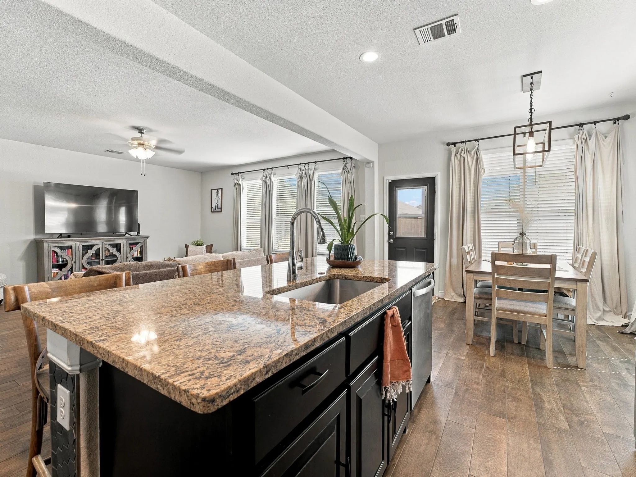 Single Family Residence For Sale in Hood County , 1505 Seabiscuit Drive, Granbury, Texas 76049, 3 Bedroom, 2 Bathroom, 2 Garage spaces, 1,694 Sqft, built in 2020, mls#21418949, Real Estate Agent in Granbury, Homes For Sale in Hood county, Homes For Sale in Granbury, Realtor in Granbury Texas, Real Estate Brokerage Independent Realty Texas, Luminita Cordes Realtor