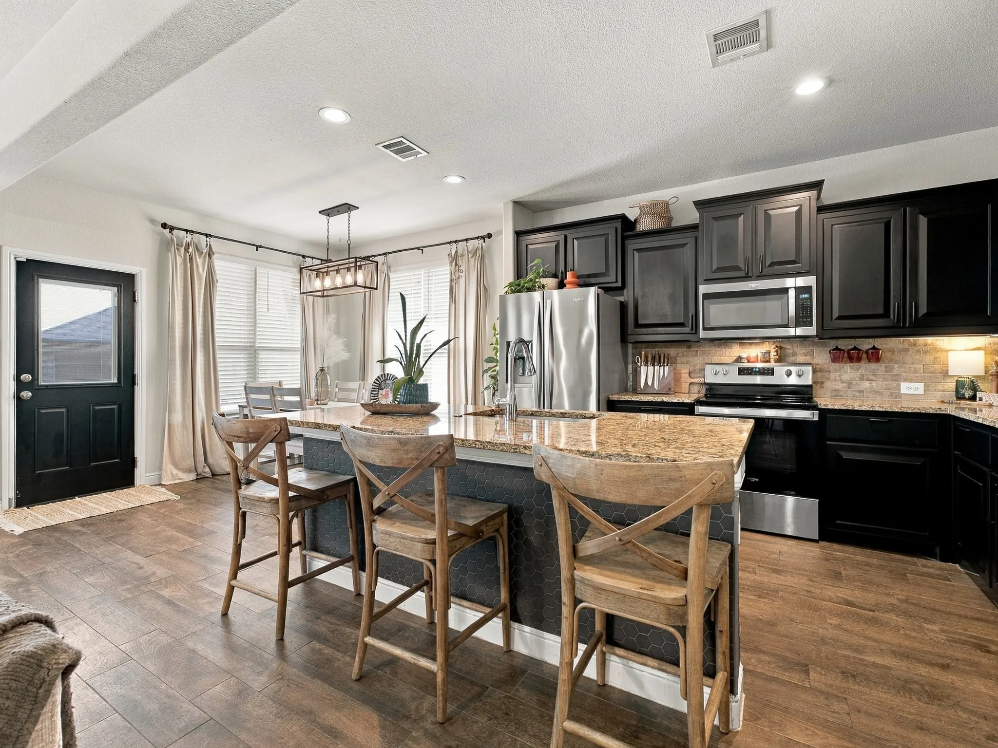 Single Family Residence For Sale in Hood County , 1505 Seabiscuit Drive, Granbury, Texas 76049, 3 Bedroom, 2 Bathroom, 2 Garage spaces, 1,694 Sqft, built in 2020, mls#21418949, Real Estate Agent in Granbury, Homes For Sale in Hood county, Homes For Sale in Granbury, Realtor in Granbury Texas, Real Estate Brokerage Independent Realty Texas, Luminita Cordes Realtor
