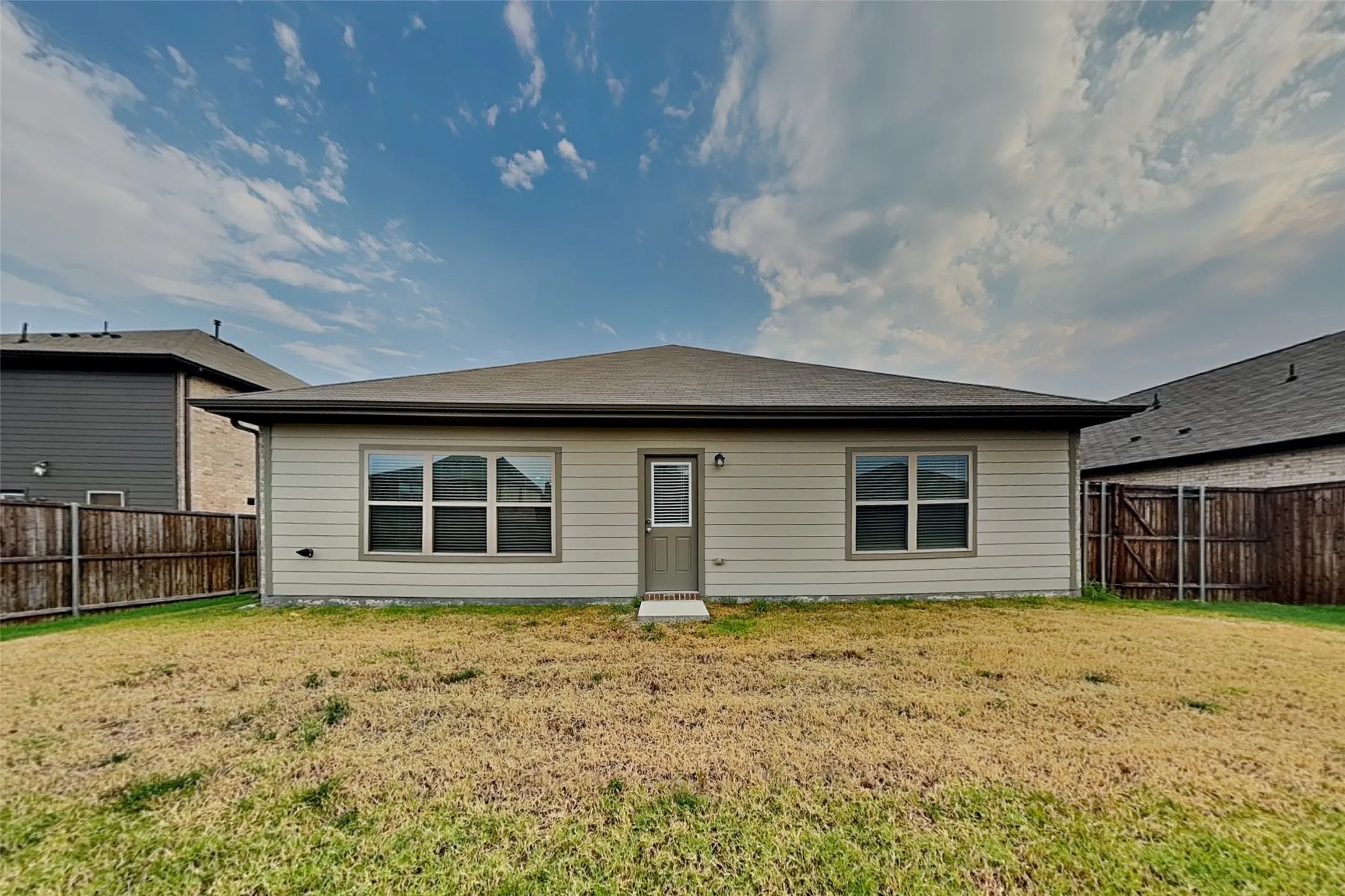Single Family Residence For Rent in Grayson County , 545 Meadow Run Drive, Van Alstyne, Texas 75495, 4 Bedroom, 3 Bathroom, 2 Garage spaces, 2,541 Sqft, built in 2024, mls#21421309, Real Estate Agent in Van Alstyne, Homes For Rent in Grayson county, Homes For Rent in Van Alstyne, Realtor in Van Alstyne Texas, Real Estate Brokerage Independent Realty Texas, Luminita Cordes Realtor