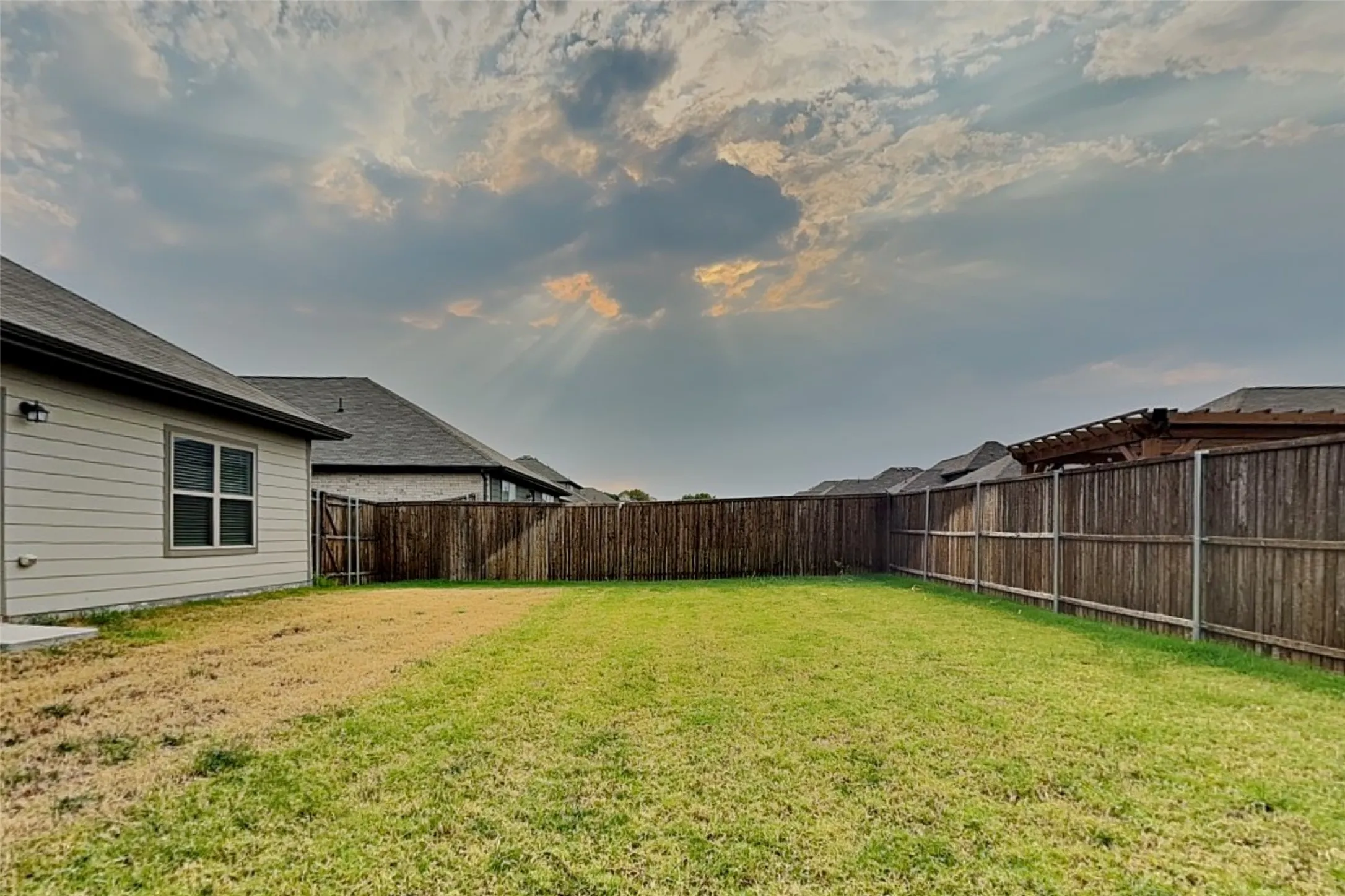 Single Family Residence For Rent in Grayson County , 545 Meadow Run Drive, Van Alstyne, Texas 75495, 4 Bedroom, 3 Bathroom, 2 Garage spaces, 2,541 Sqft, built in 2024, mls#21421309, Real Estate Agent in Van Alstyne, Homes For Rent in Grayson county, Homes For Rent in Van Alstyne, Realtor in Van Alstyne Texas, Real Estate Brokerage Independent Realty Texas, Luminita Cordes Realtor