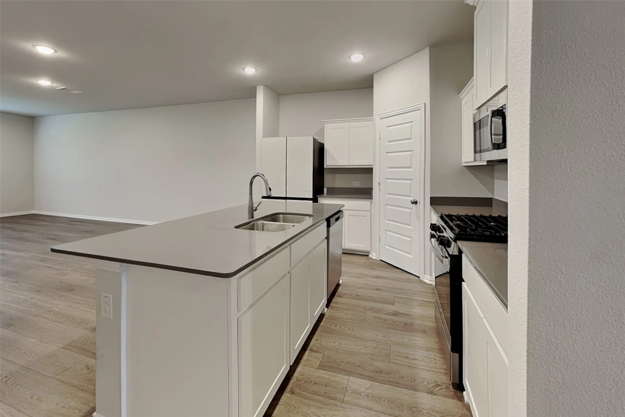 Single Family Residence For Rent in Grayson County , 545 Meadow Run Drive, Van Alstyne, Texas 75495, 4 Bedroom, 3 Bathroom, 2 Garage spaces, 2,541 Sqft, built in 2024, mls#21421309, Real Estate Agent in Van Alstyne, Homes For Rent in Grayson county, Homes For Rent in Van Alstyne, Realtor in Van Alstyne Texas, Real Estate Brokerage Independent Realty Texas, Luminita Cordes Realtor