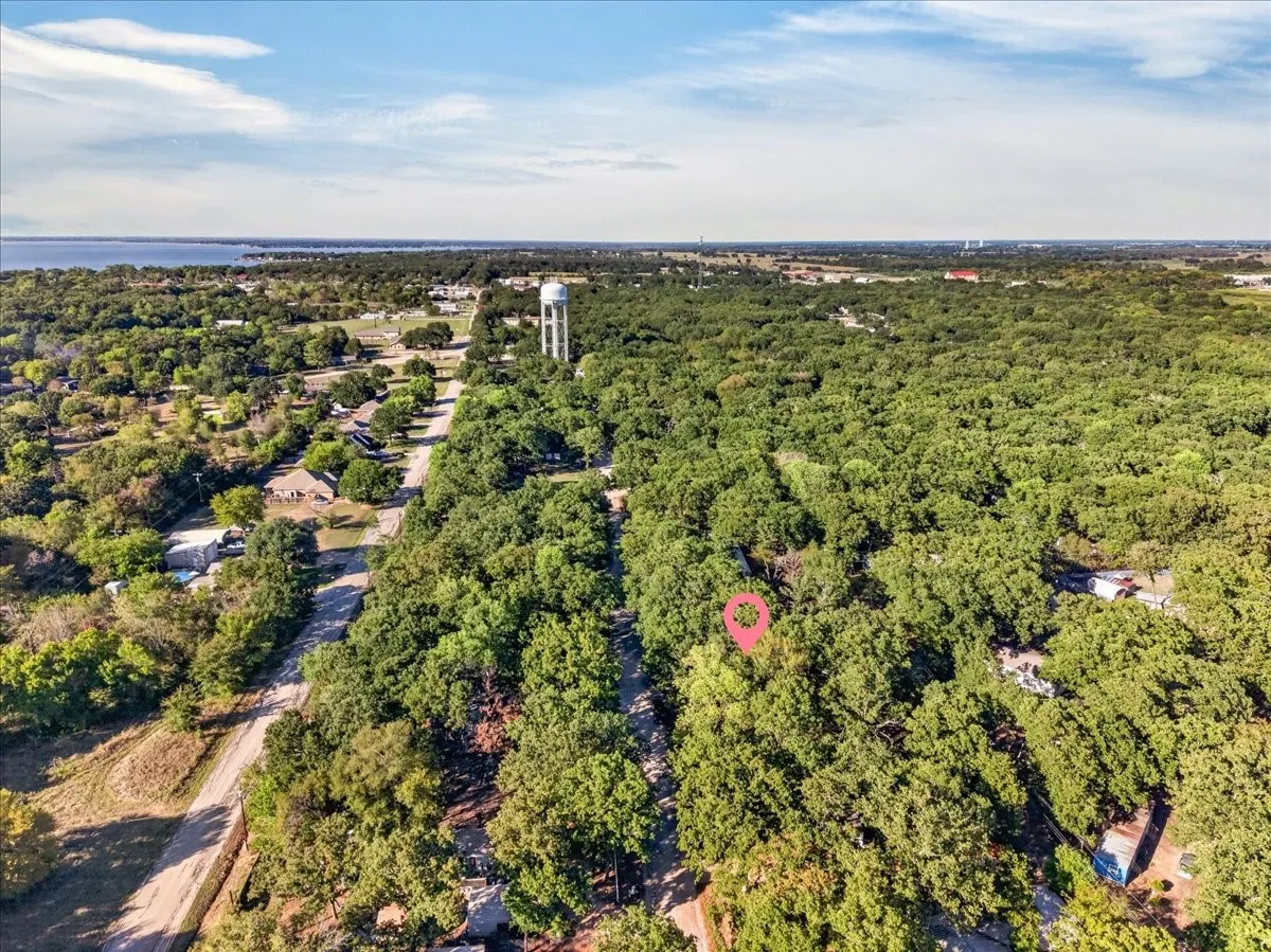 Mobile Home For Sale in Henderson County , 128 Butler Trail, Gun Barrel City, Texas 75156, 2 Bedroom, 2 Bathroom, Garage spaces, 912 Sqft, built in 2005, mls#21416186, Real Estate Agent in Gun Barrel City, Homes For Sale in Henderson county, Homes For Sale in Gun Barrel City, Realtor in Gun Barrel City Texas, Real Estate Brokerage Independent Realty Texas, Luminita Cordes Realtor