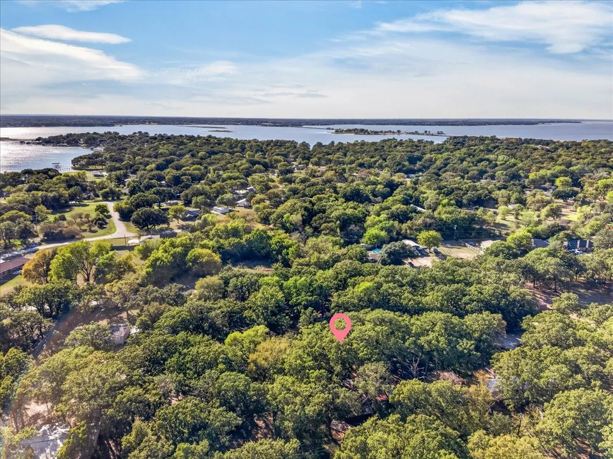 Mobile Home For Sale in Henderson County , 128 Butler Trail, Gun Barrel City, Texas 75156, 2 Bedroom, 2 Bathroom, Garage spaces, 912 Sqft, built in 2005, mls#21416186, Real Estate Agent in Gun Barrel City, Homes For Sale in Henderson county, Homes For Sale in Gun Barrel City, Realtor in Gun Barrel City Texas, Real Estate Brokerage Independent Realty Texas, Luminita Cordes Realtor