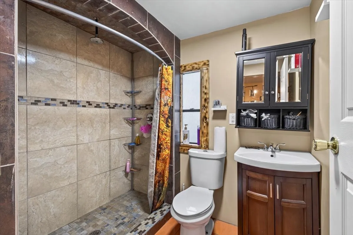 Mobile Home For Sale in Henderson County , 128 Butler Trail, Gun Barrel City, Texas 75156, 2 Bedroom, 2 Bathroom, Garage spaces, 912 Sqft, built in 2005, mls#21416186, Real Estate Agent in Gun Barrel City, Homes For Sale in Henderson county, Homes For Sale in Gun Barrel City, Realtor in Gun Barrel City Texas, Real Estate Brokerage Independent Realty Texas, Luminita Cordes Realtor