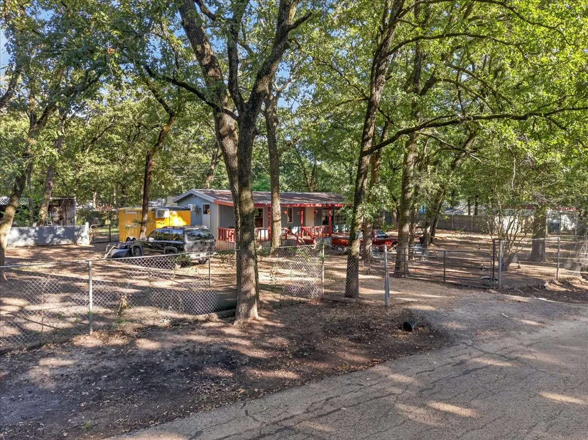Mobile Home For Sale in Henderson County , 128 Butler Trail, Gun Barrel City, Texas 75156, 2 Bedroom, 2 Bathroom, Garage spaces, 912 Sqft, built in 2005, mls#21416186, Real Estate Agent in Gun Barrel City, Homes For Sale in Henderson county, Homes For Sale in Gun Barrel City, Realtor in Gun Barrel City Texas, Real Estate Brokerage Independent Realty Texas, Luminita Cordes Realtor