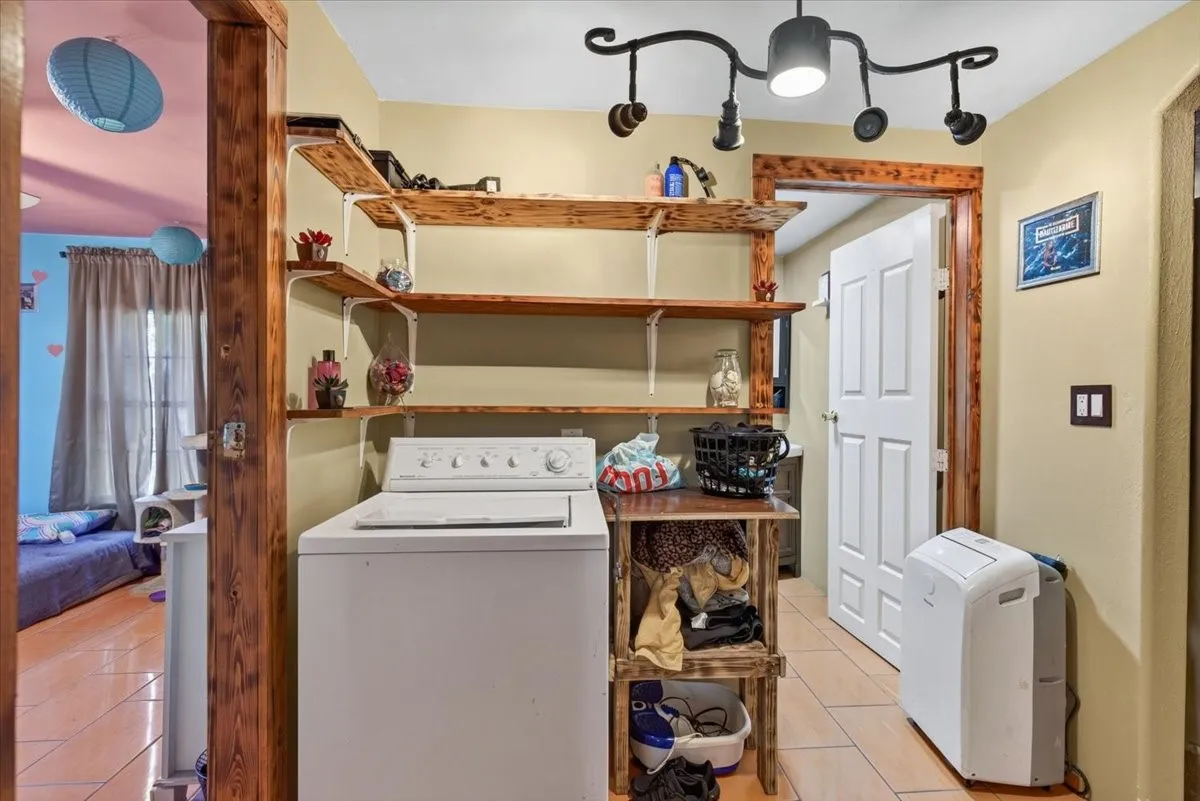 Mobile Home For Sale in Henderson County , 128 Butler Trail, Gun Barrel City, Texas 75156, 2 Bedroom, 2 Bathroom, Garage spaces, 912 Sqft, built in 2005, mls#21416186, Real Estate Agent in Gun Barrel City, Homes For Sale in Henderson county, Homes For Sale in Gun Barrel City, Realtor in Gun Barrel City Texas, Real Estate Brokerage Independent Realty Texas, Luminita Cordes Realtor