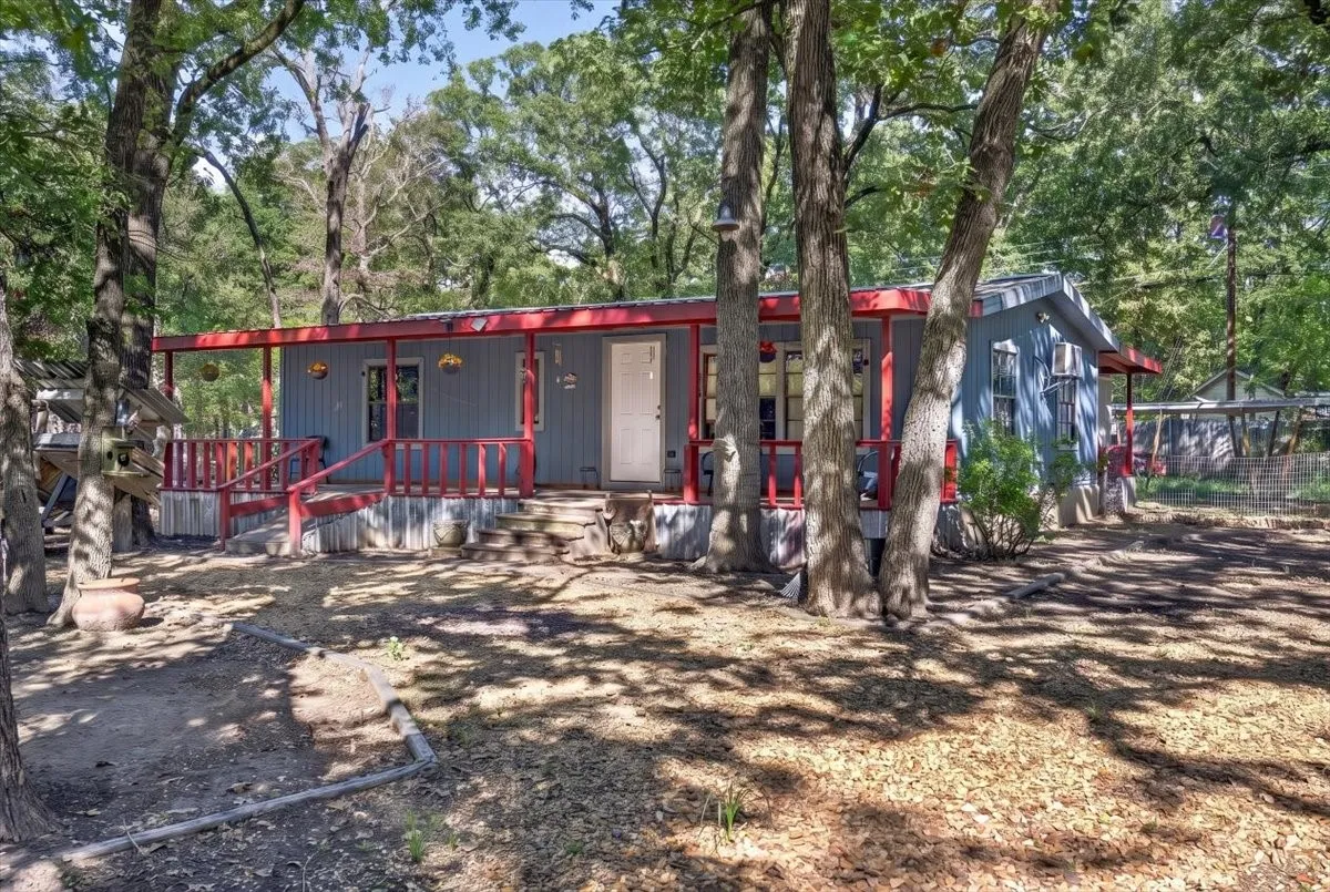 Mobile Home For Sale in Henderson County , 128 Butler Trail, Gun Barrel City, Texas 75156, 2 Bedroom, 2 Bathroom, Garage spaces, 912 Sqft, built in 2005, mls#21416186, Real Estate Agent in Gun Barrel City, Homes For Sale in Henderson county, Homes For Sale in Gun Barrel City, Realtor in Gun Barrel City Texas, Real Estate Brokerage Independent Realty Texas, Luminita Cordes Realtor